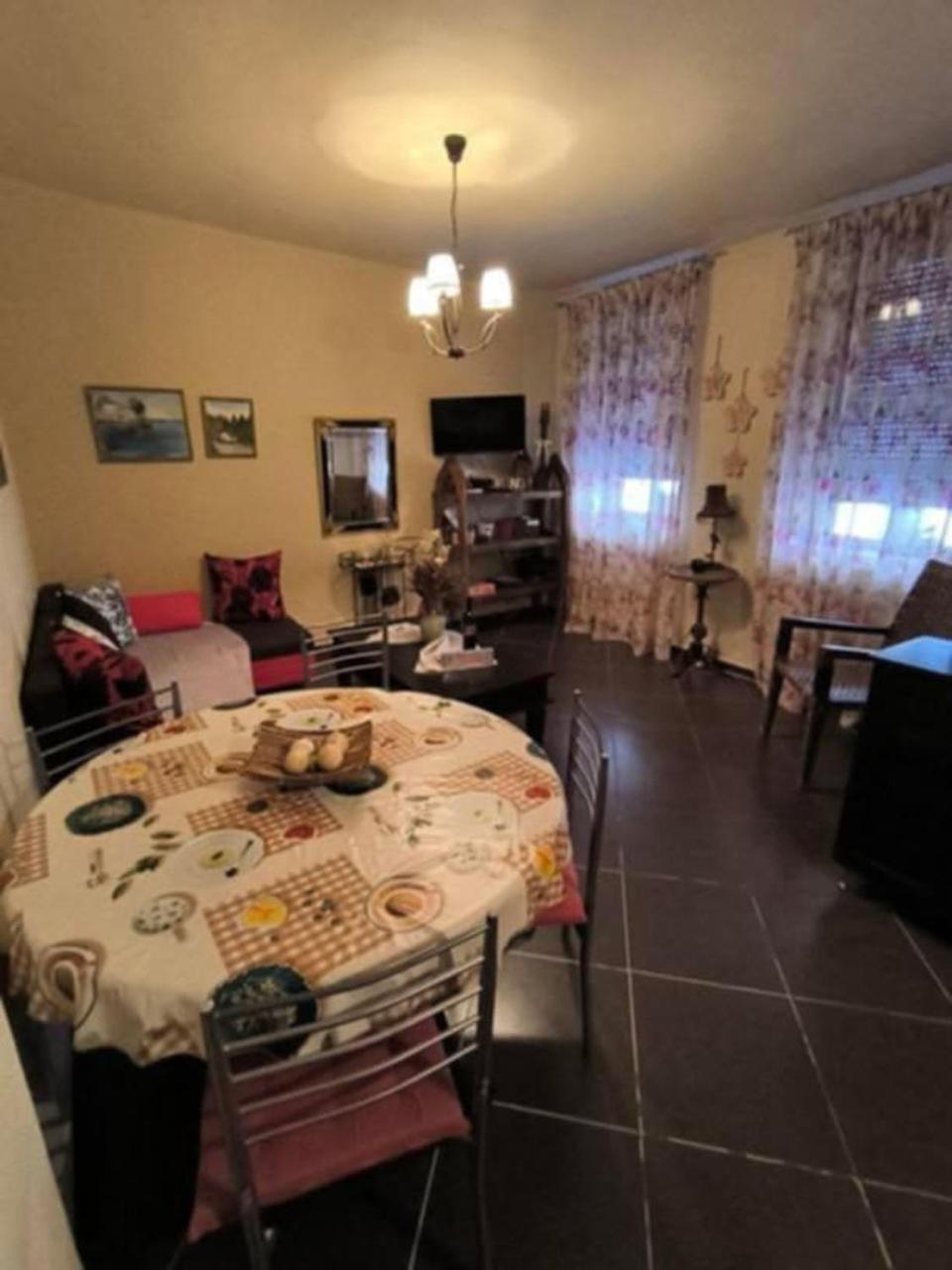 Cozy Alexandros Near Aqueduct Appartement